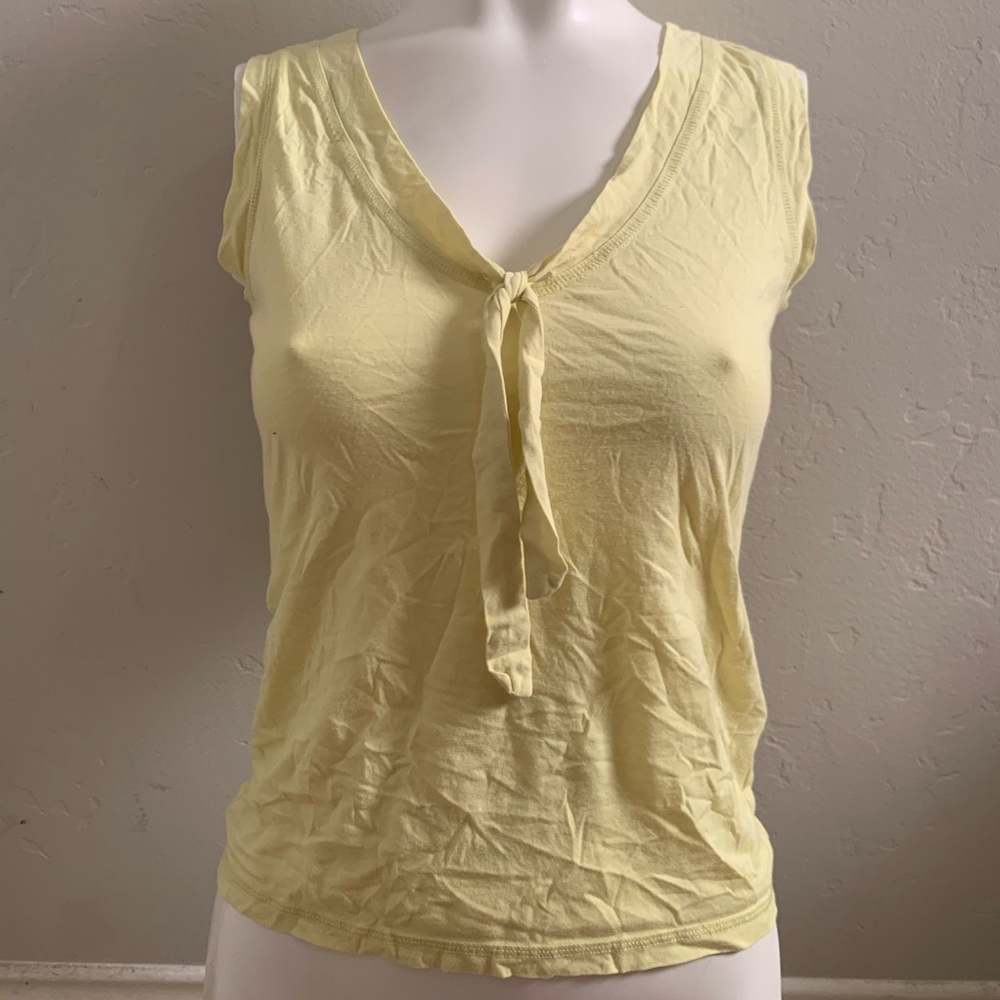 Yellow shirt (gap)